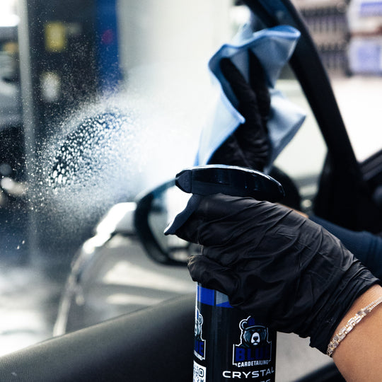 Crystal Glass spray op autoruit streepvrij reinigen